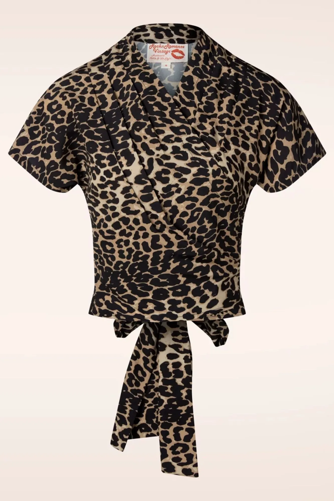 darla_wikkelblouse_met_korte_mouwen_in_luipaard_0.webp Shop Rock N Romance Darla Wikkelblouse Met Korte Mouwen In Luipaard