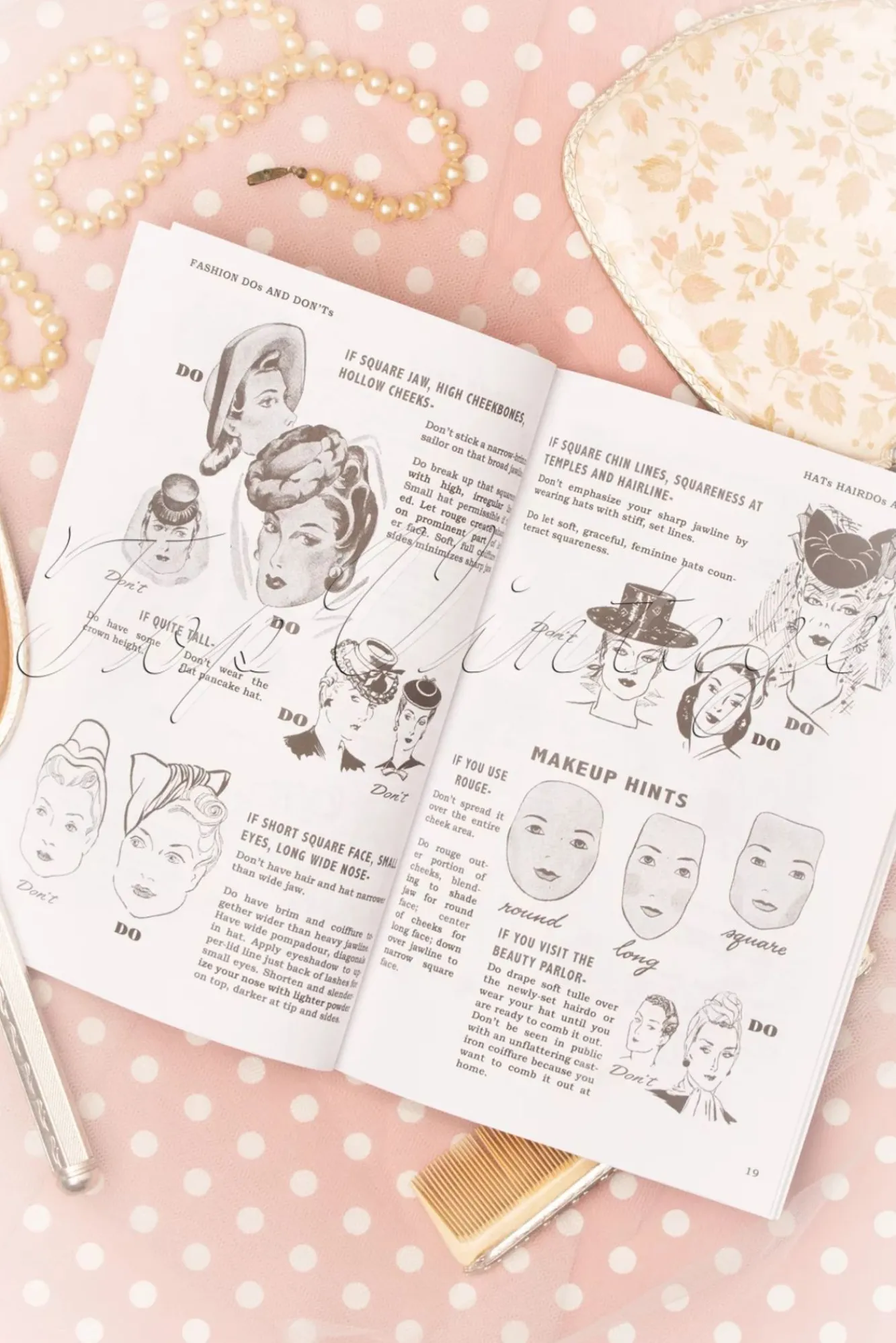 hats_hairdos_and_make_up_boek_1.webp Flash Sale Lauren Rennells Hats, Hairdo's And Make Up Boek