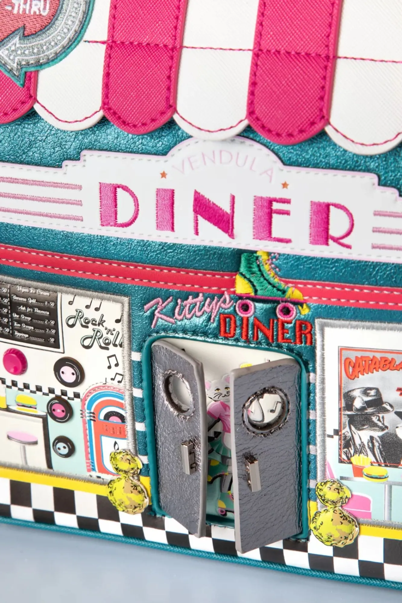kittys_dinner_grab_bag_1.webp Cheap Vendula Kitty's Dinner Grab Bag