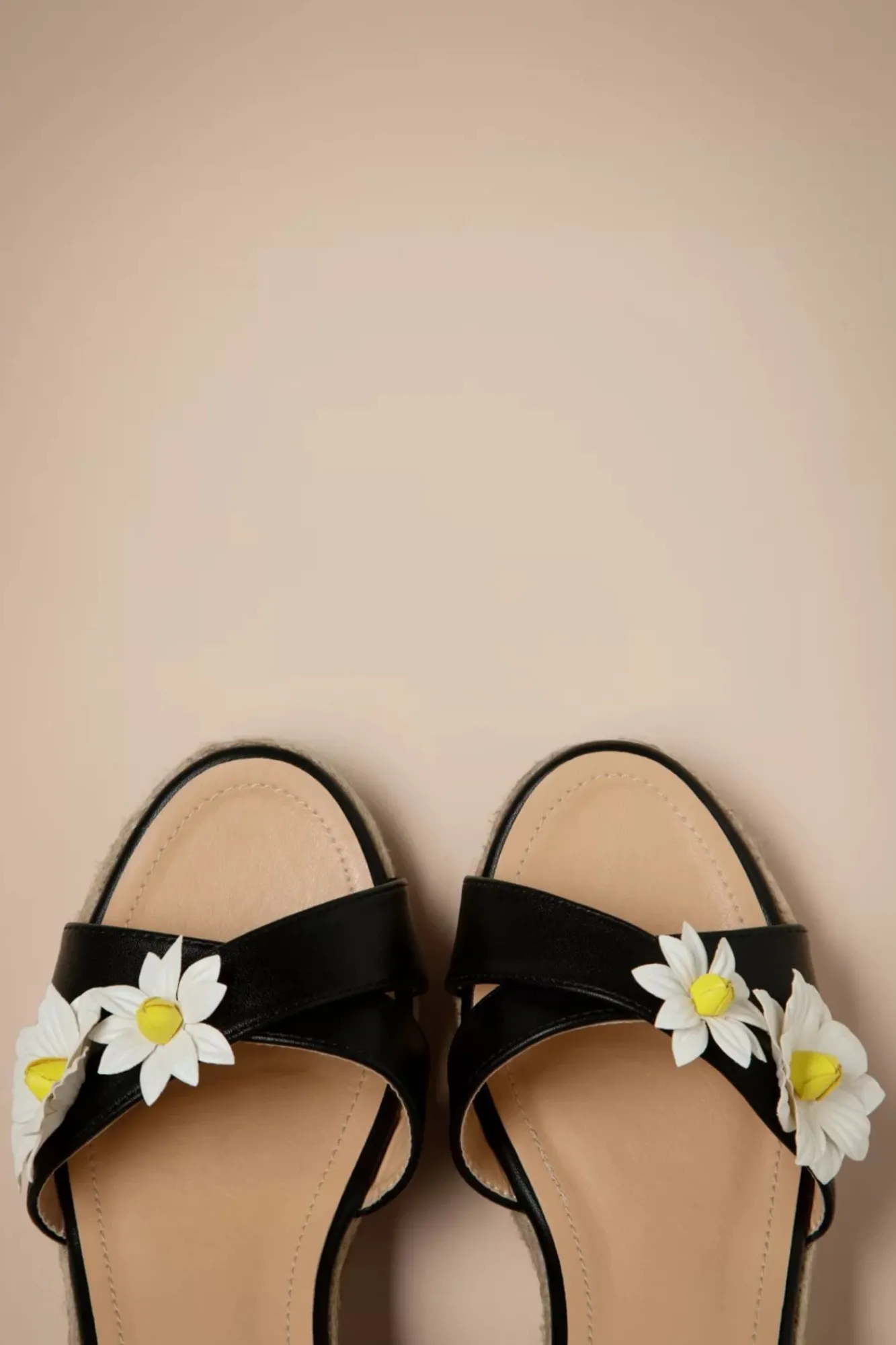 lady_daisy_sleehakken_in_zwart_2.webp New Banned Retro Lady Daisy Sleehakken In Zwart