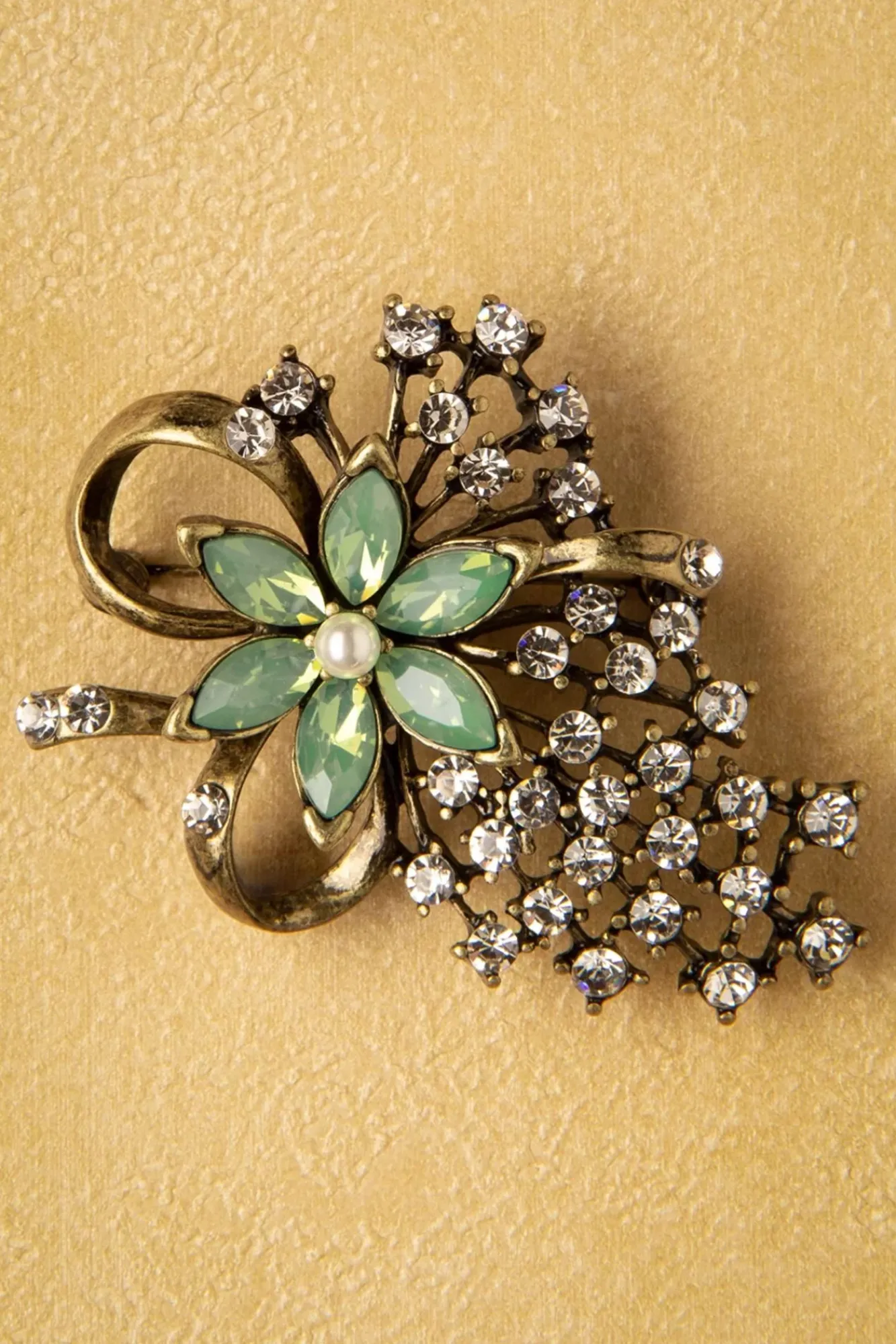 melanie_broche_in_goud_en_zeeschuimgroen_0.webp New Lovely Melanie Broche In Goud En Zeeschuimgroen