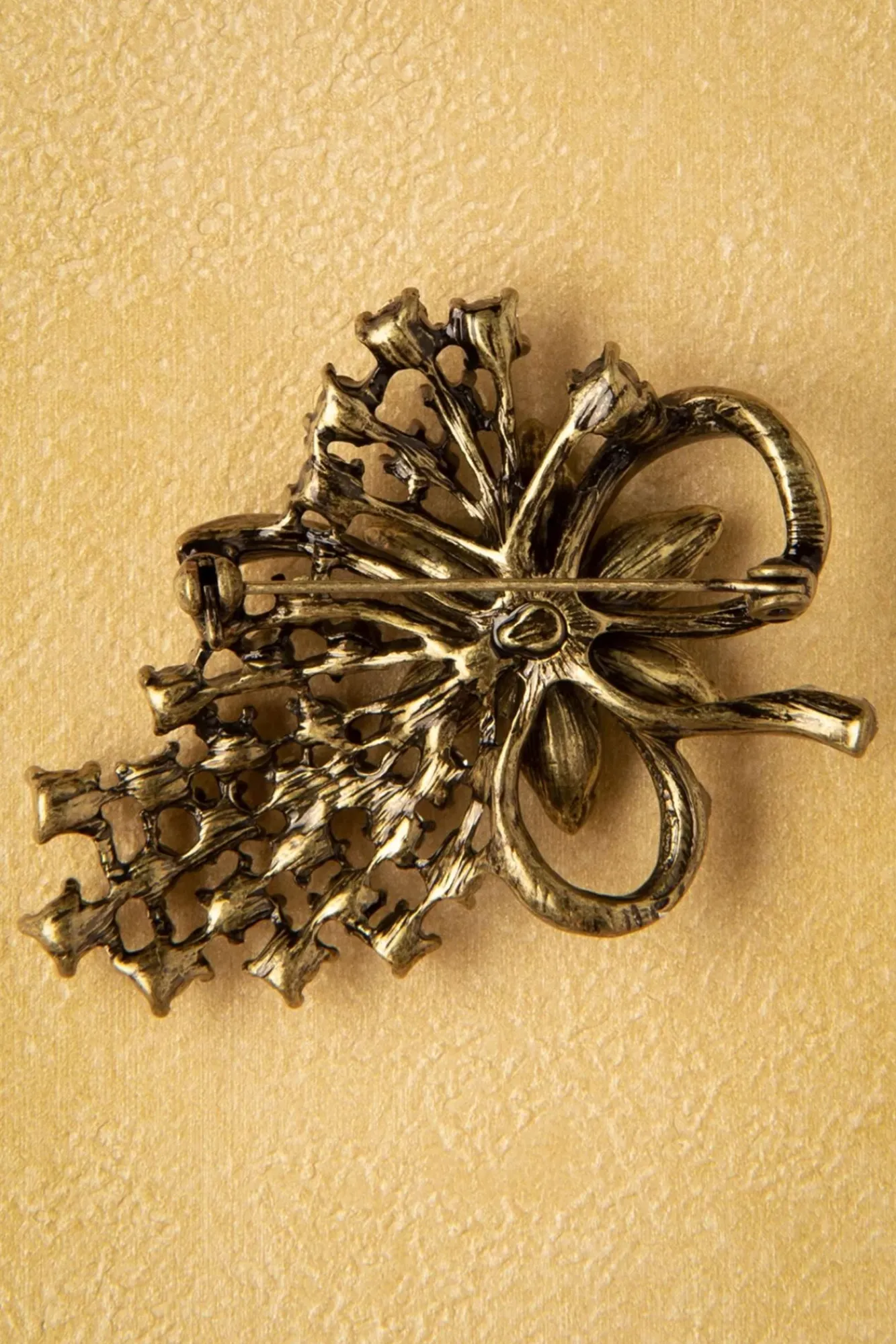 melanie_broche_in_goud_en_zeeschuimgroen_1.webp New Lovely Melanie Broche In Goud En Zeeschuimgroen