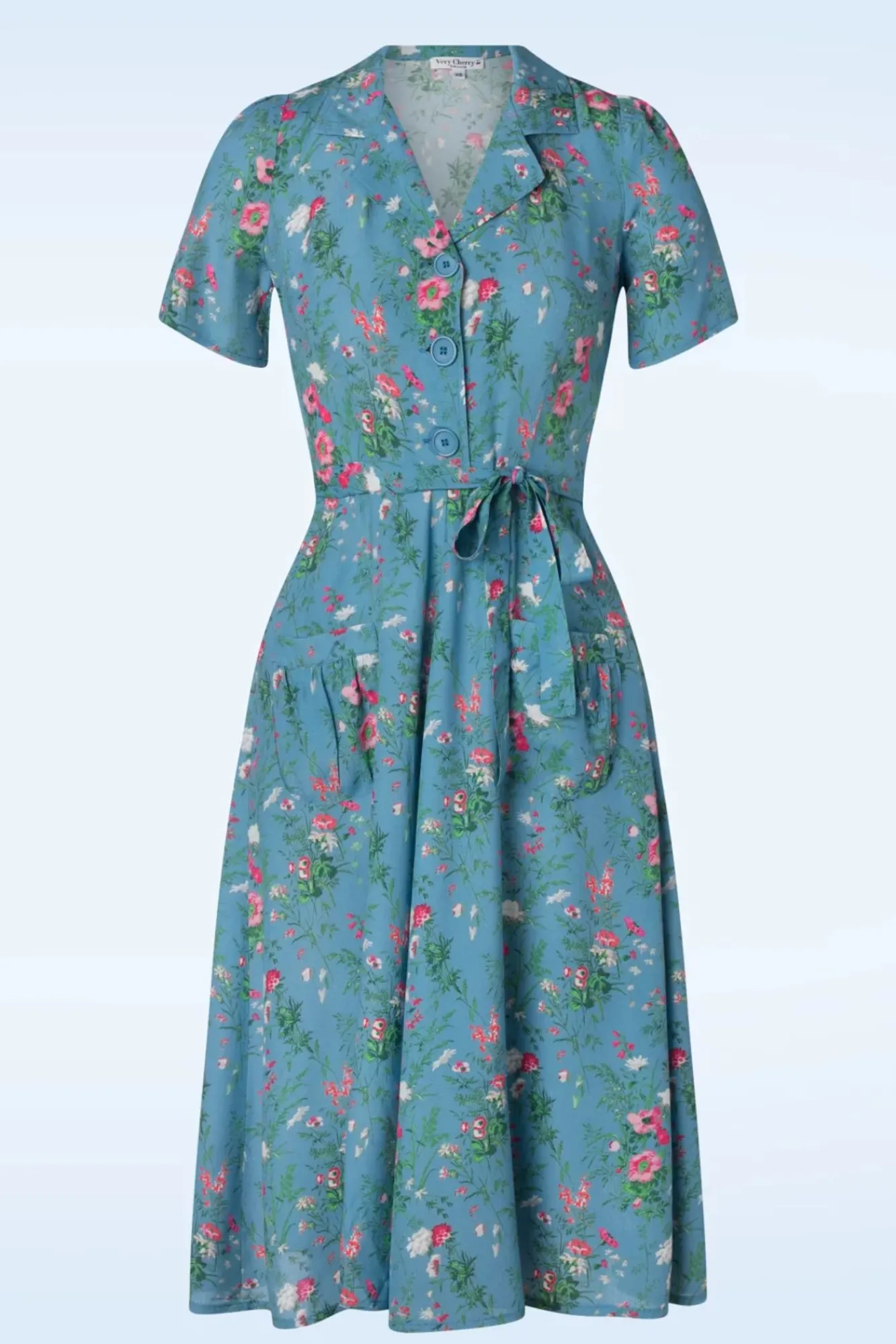 revers_fieldbouquet_midi_jurk_in_blauw_0.webp New Very Cherry Revers Fieldbouquet Midi Jurk In Blauw