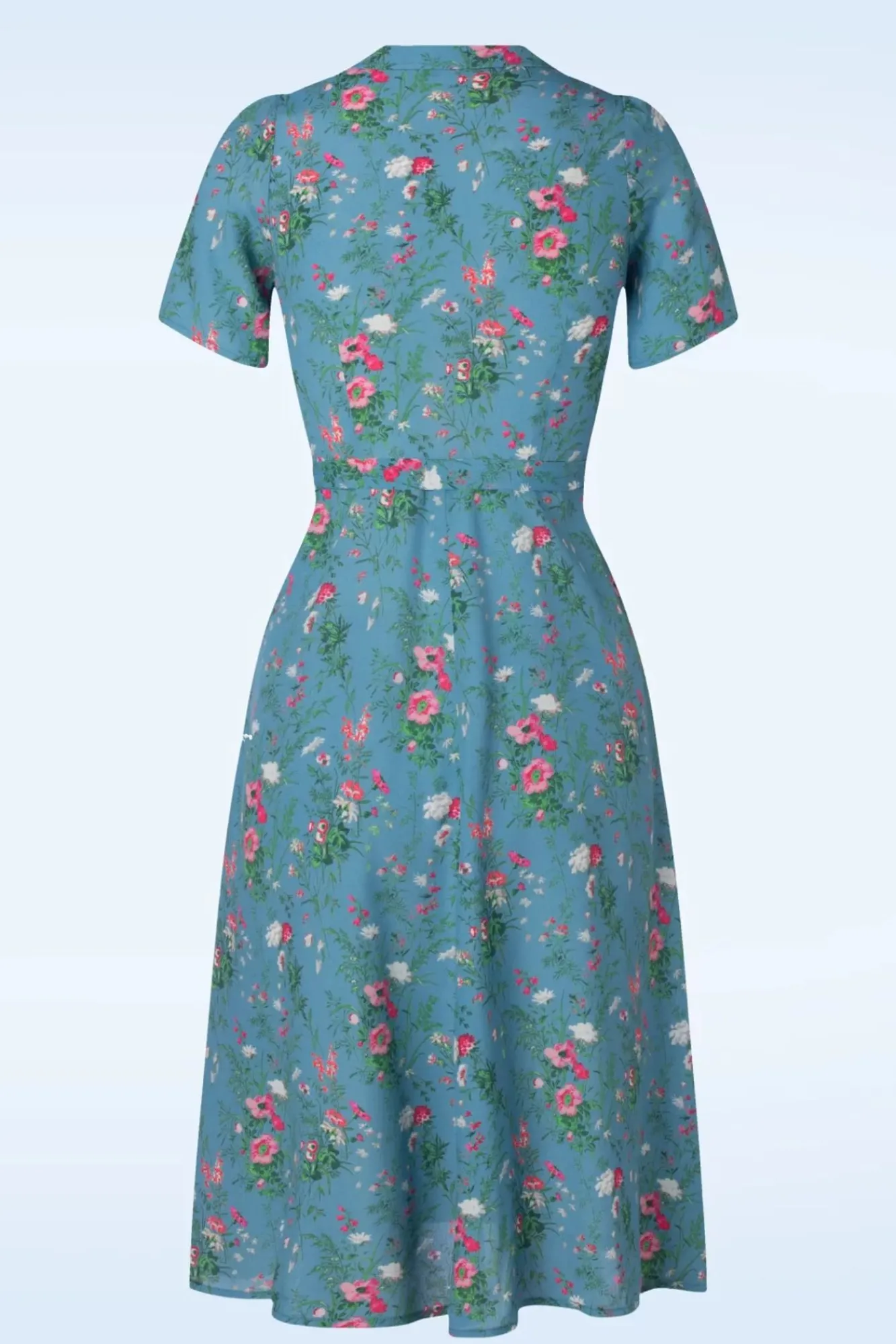 revers_fieldbouquet_midi_jurk_in_blauw_1.webp New Very Cherry Revers Fieldbouquet Midi Jurk In Blauw