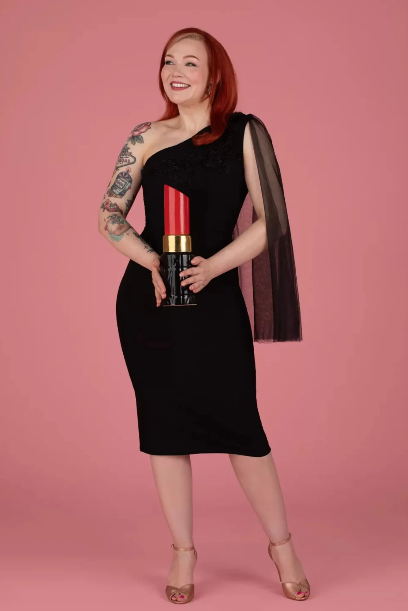 sabrina_beaded_tulle_sash_pencil_jurk_in_zwart_2.webp Hot Rebel Love Clothing Sabrina Beaded Tulle Sash Pencil Jurk In Zwart