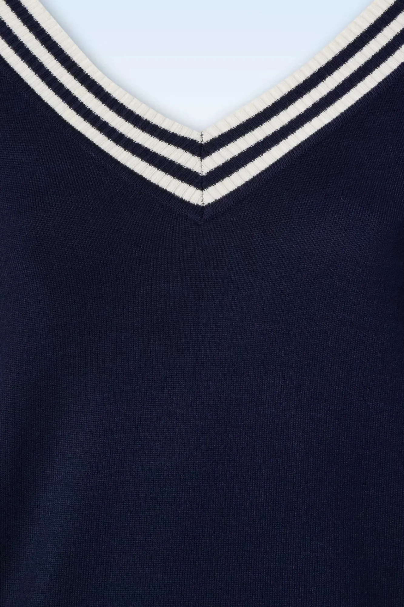 sally_top_met_korte_mouwen_en_gestreepte_halslijn_in_marineblauw_2.webp Online Vixen Sally Top Met Korte Mouwen En Gestreepte Halslijn In Marineblauw