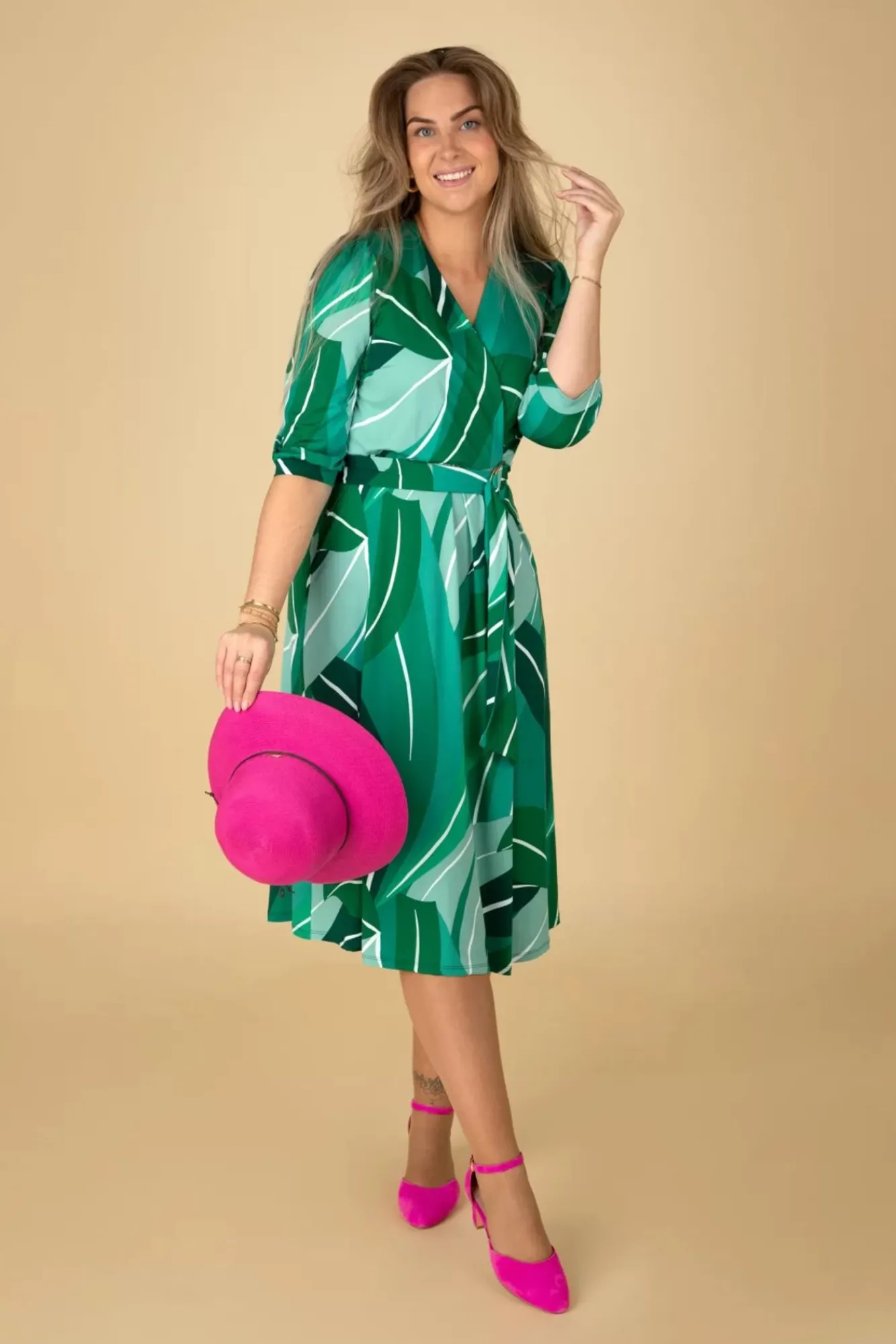 shelley_crossover_midi_jurk_in_groen_0.webp Cheap K-Design Shelley Crossover Midi Jurk In Groen