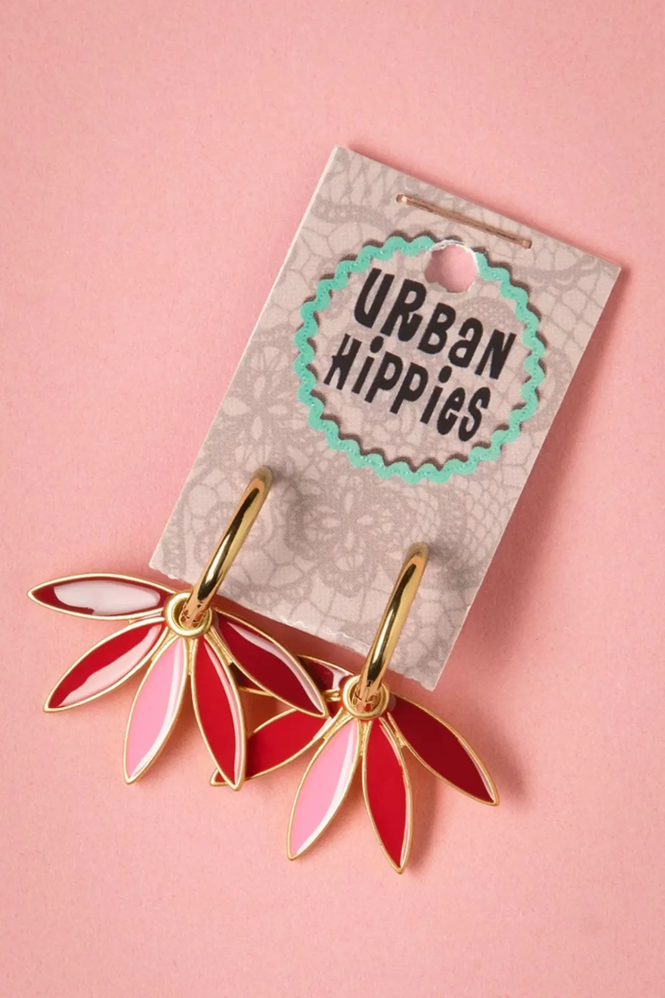 vergulde_gemma_oorbellen_in_rood_1.webp Flash Sale Urban Hippies Vergulde Gemma Oorbellen In Rood